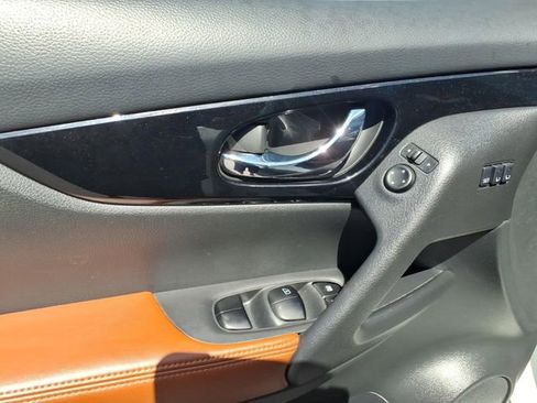 Used 2019 Nissan Rogue SL w/ Premium Package AWD/4WD image 12
