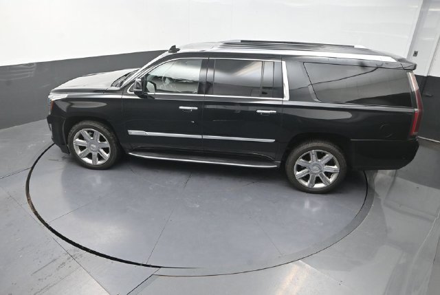 Used 2020 Cadillac Escalade ESV Premium Luxury AWD/4WD image 27