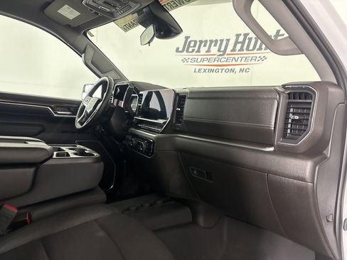 Used 2024 Chevrolet Silverado 1500 LT AWD/4WD image 28