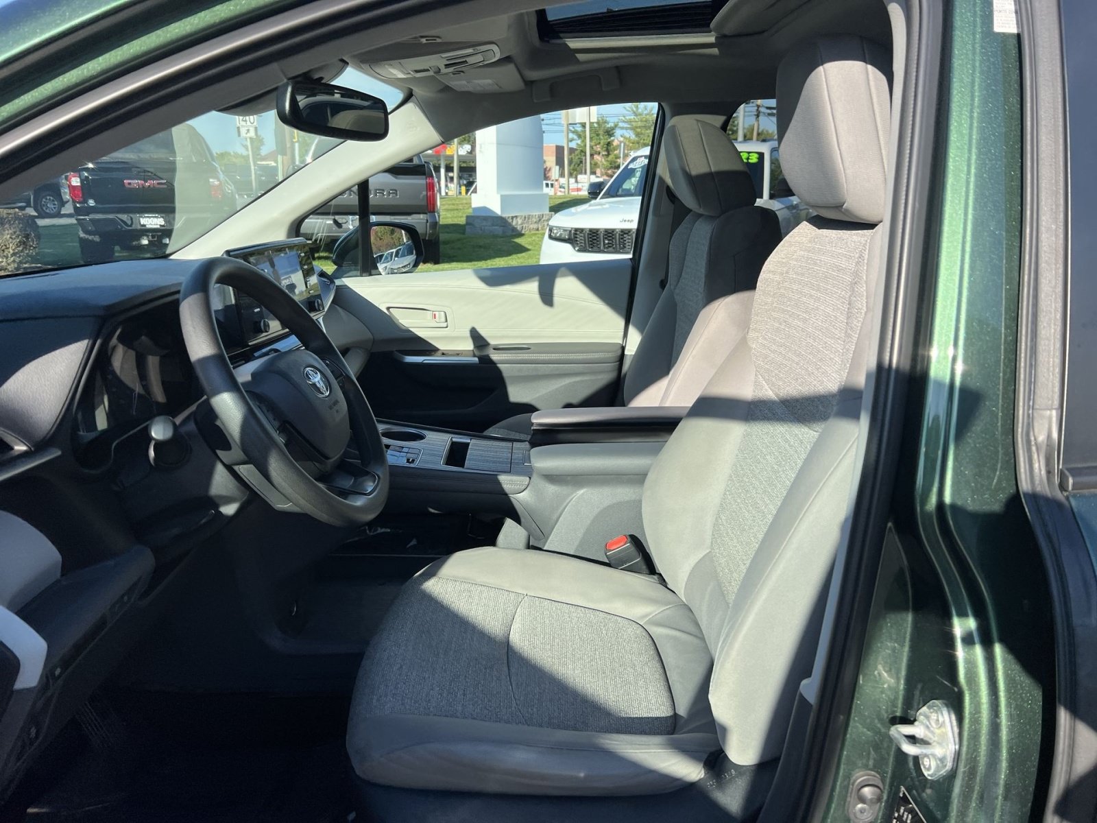 Used 2022 Toyota Sienna LE w/ LE Plus Package AWD/4WD image 13
