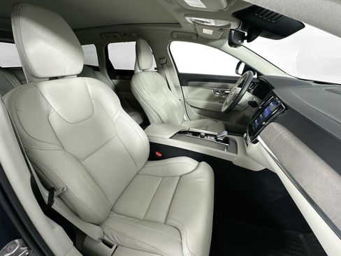 Used 2025 Volvo V90 B6 Cross Country Ultra w/ Protection Package Premier image 30