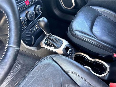 Used 2017 Jeep Renegade Limited FWD image 19