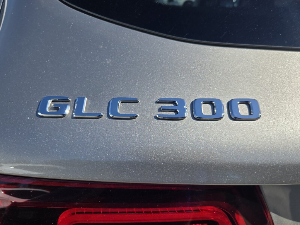 Used 2020 Mercedes-Benz GLC 300 4MATIC image 10