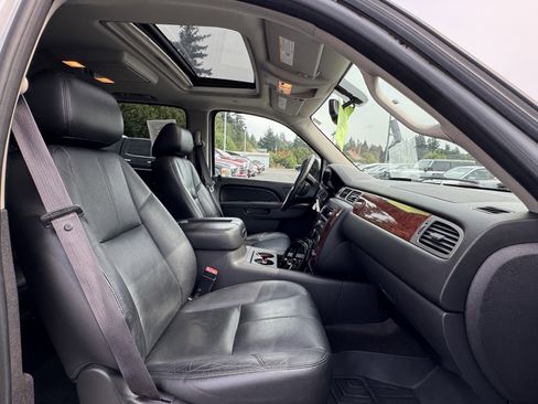 Used 2012 Chevrolet Suburban LT image 7