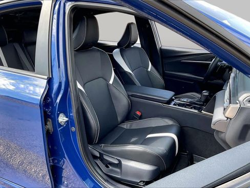 Used 2025 Toyota Camry SE w/ Convenience Package FWD image 9