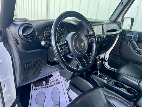 Used 2017 Jeep Wrangler Unlimited Sahara image 25