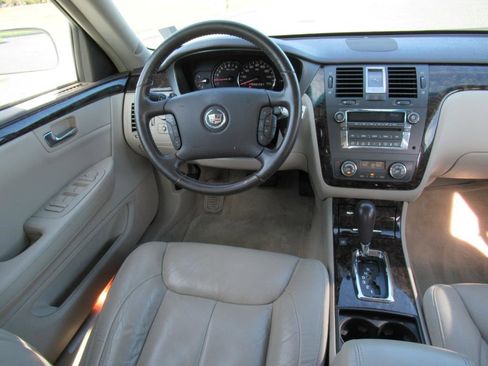 Used 2009 Cadillac DTS image 12