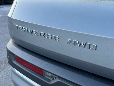 Used 2025 Chevrolet Traverse LT image 16