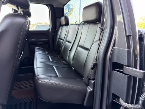 Used 2011 Chevrolet Silverado 2500 LT w/ Interior Plus Package AWD/4WD image 32
