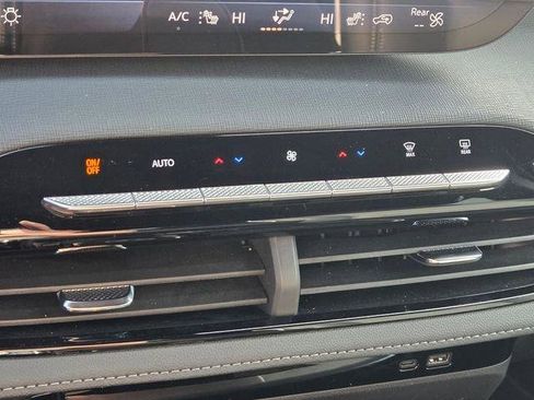 Certified 2025 Buick Enclave Preferred image 21