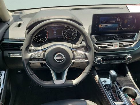 Used 2024 Nissan Altima 2.5 SR w/ SR Premium Package FWD image 14