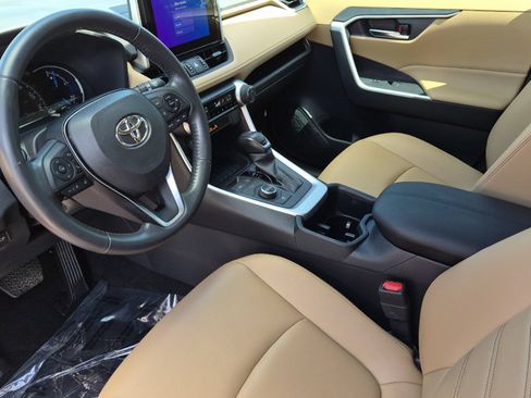 Used 2023 Toyota RAV4 XLE Premium AWD/4WD image 9