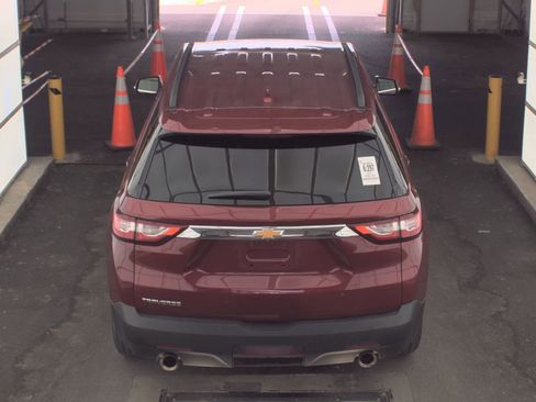 Used 2021 Chevrolet Traverse LT image 4