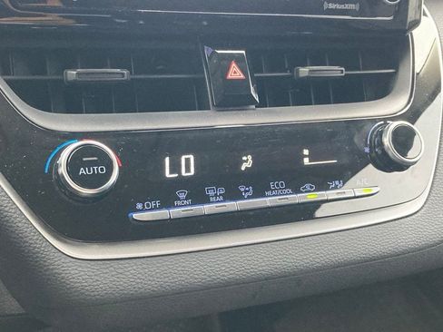 Used 2021 Toyota Corolla LE FWD image 25
