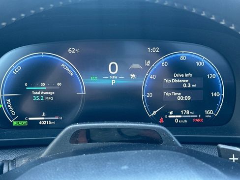 Used 2025 Toyota Crown Signia w/ Advanced Technology Package image 38