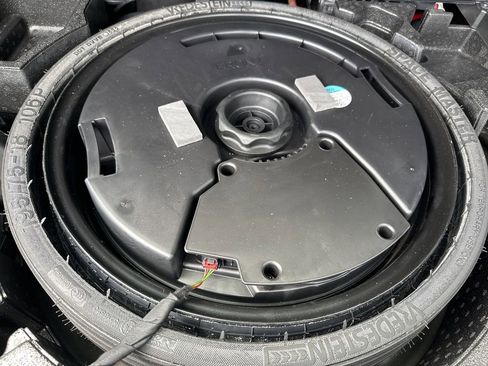 Used 2023 Audi Q5 Prestige w/ Prestige Package image 18