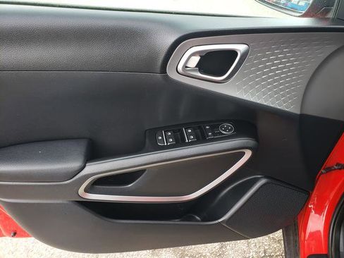 Certified 2023 Kia Soul LX w/ LX Technology Package FWD image 12