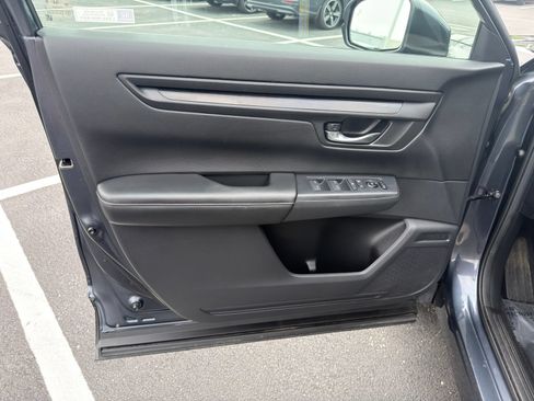 Used 2025 Honda CR-V EX image 11