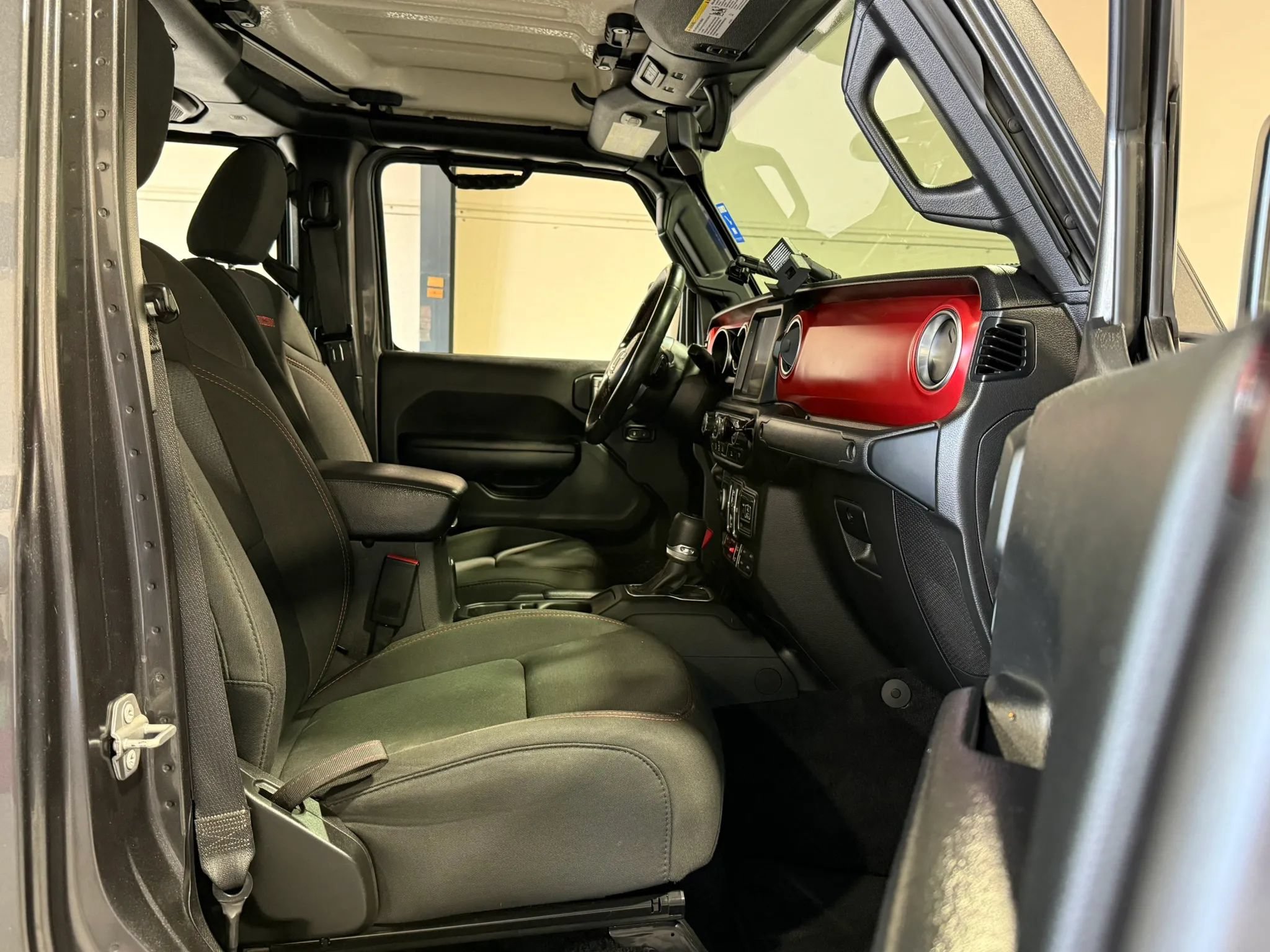 Used 2021 Jeep Gladiator Rubicon AWD/4WD image 19