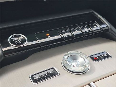 Used 2025 Lincoln Navigator Reserve AWD/4WD image 12