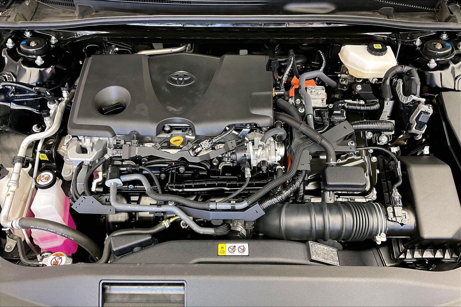 Used 2025 Toyota Camry SE FWD image 9