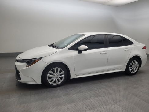 Used 2024 Toyota Corolla LE FWD image 2