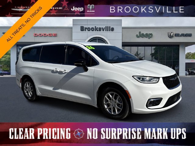 Used 2026 Chrysler Pacifica Select FWD image 1