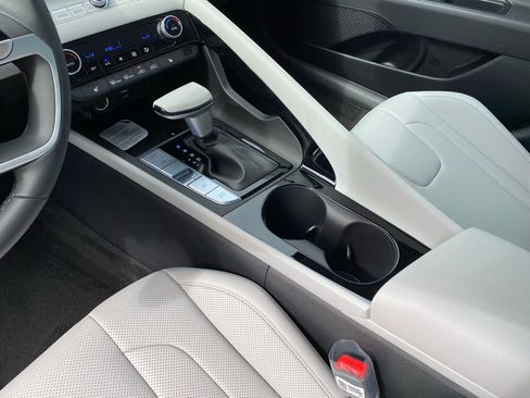 New 2026 Hyundai Elantra Limited FWD image 13