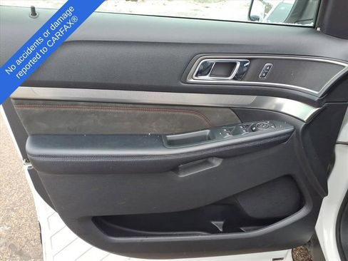 Used 2018 Ford Explorer XLT w/ XLT Appearance Package image 15