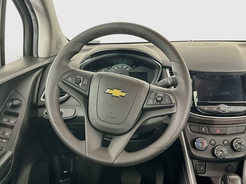 Used 2022 Chevrolet Trax LS w/ Tint and Cruise Package FWD image 17