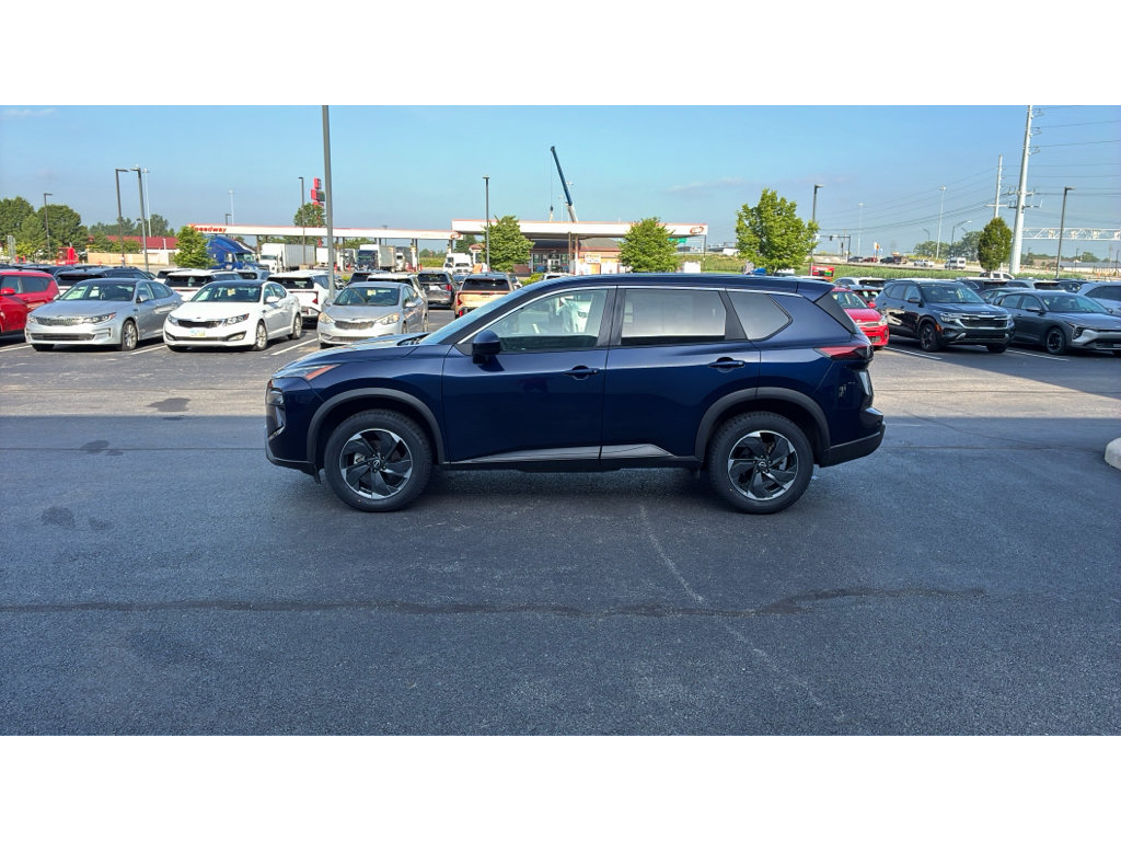 Used 2025 Nissan Rogue SV AWD/4WD image 3