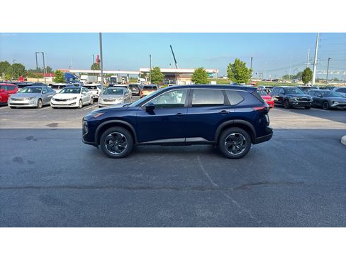 Used 2025 Nissan Rogue SV AWD/4WD image 3