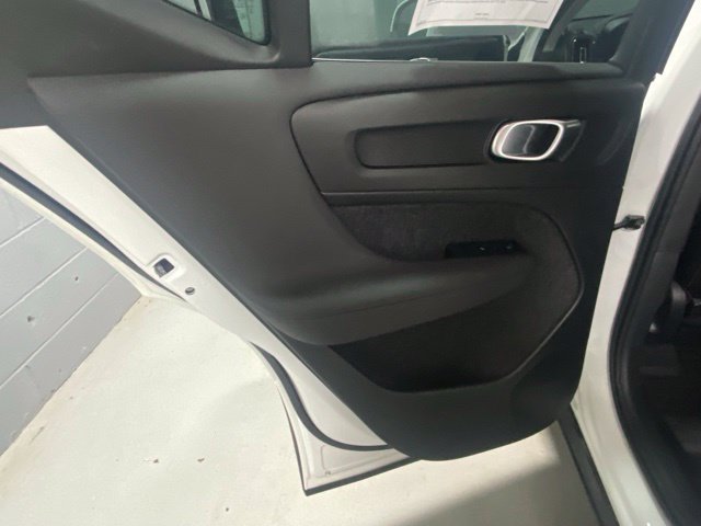 Used 2024 Volvo XC40 B5 Core AWD/4WD image 7