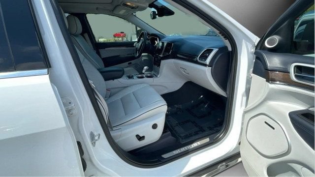 Used 2020 Jeep Grand Cherokee Summit AWD/4WD image 17