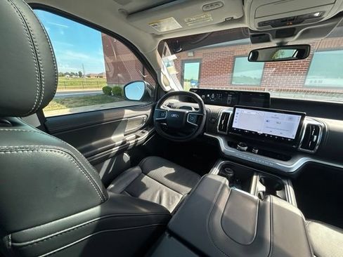 Used 2025 Ford Expedition Max Platinum w/ Driver's Package AWD/4WD image 62
