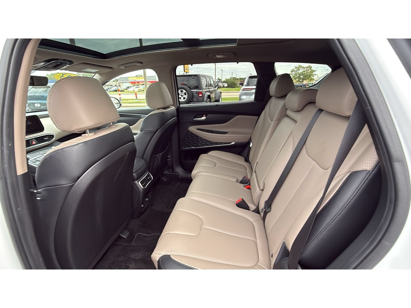Used 2023 Hyundai Santa Fe SEL w/ Premium Package AWD/4WD image 37