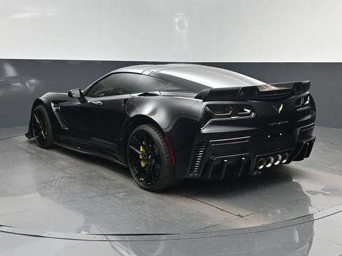 Used 2015 Chevrolet Corvette Z06 w/ 3LZ Preferred Equipment Group RWD image 4