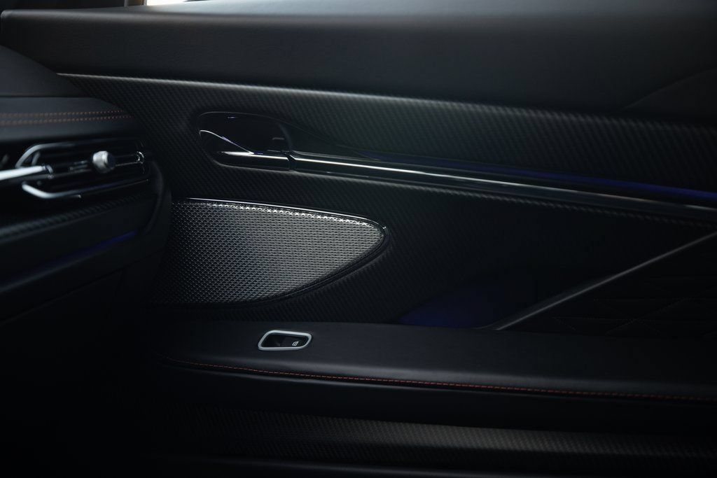 Used 2025 Aston Martin DB12 Coupe RWD image 28