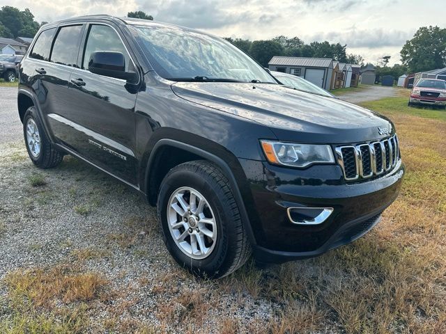 Used 2018 Jeep Grand Cherokee Laredo AWD/4WD image 3