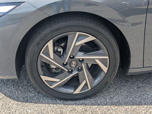 Used 2025 Hyundai Elantra SEL image 10