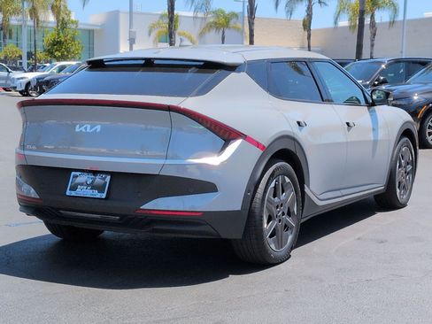 Used 2025 Kia EV6 Light w/ Light LR Technology Package RWD image 10