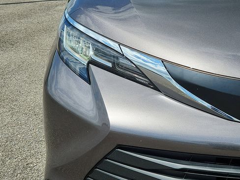 Used 2023 Toyota Sienna XLE w/ XLE Plus Package AWD/4WD image 9