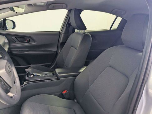 Used 2025 Toyota Prius LE FWD image 11