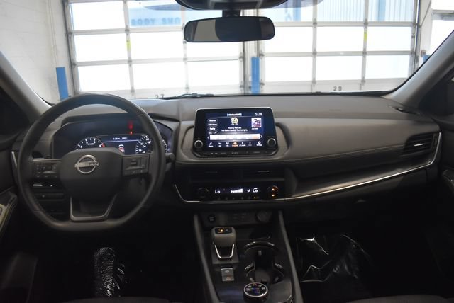 Used 2025 Nissan Rogue SV AWD/4WD image 5