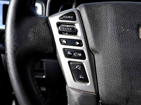 Used 2017 Nissan Titan SV image 17