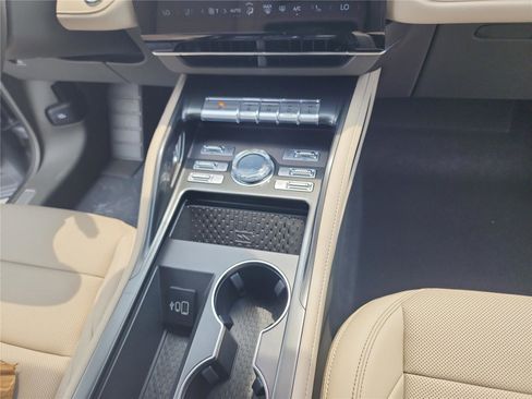 New 2025 Lincoln Nautilus Premier image 30