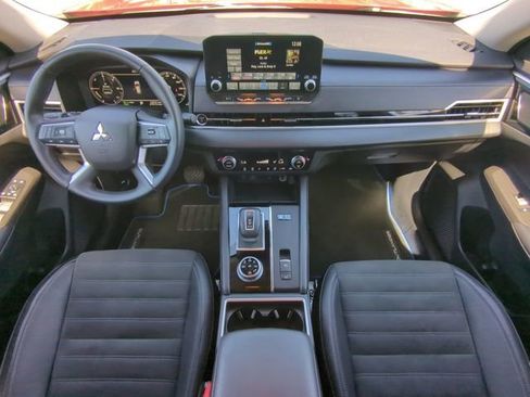 Used 2024 Mitsubishi Outlander SE AWD/4WD image 18