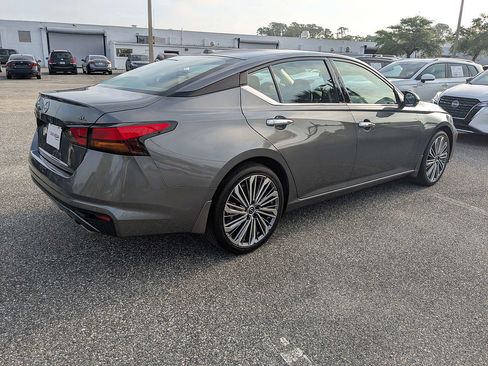 Used 2025 Nissan Altima 2.5 SL FWD image 4