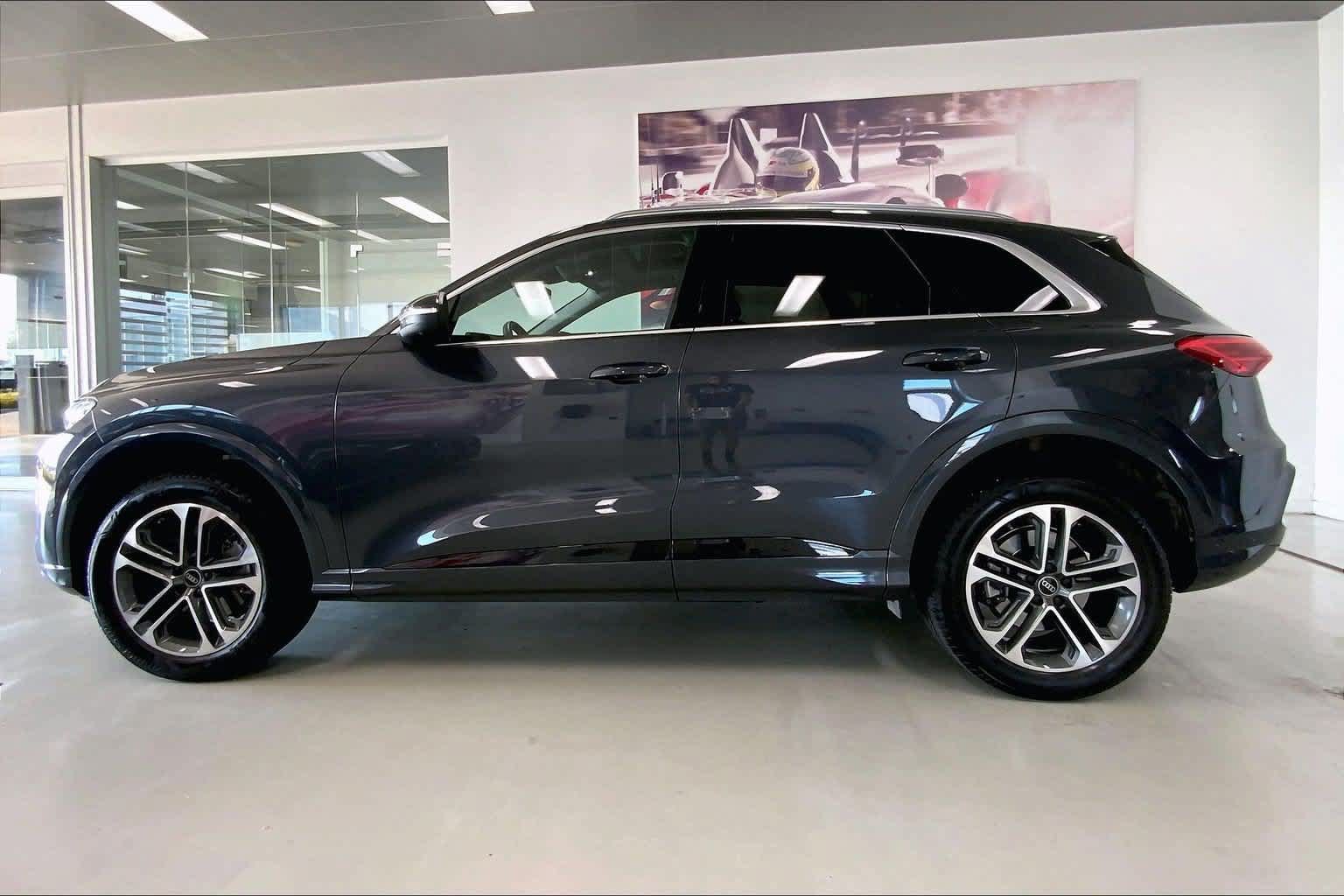 Certified 2025 Audi Q5 Premium w/ Convenience Package AWD/4WD image 3