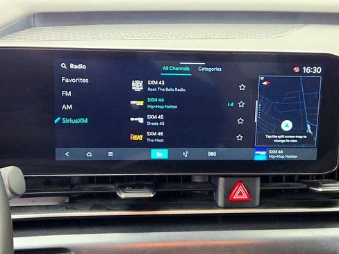Used 2025 Kia Carnival FWD image 16